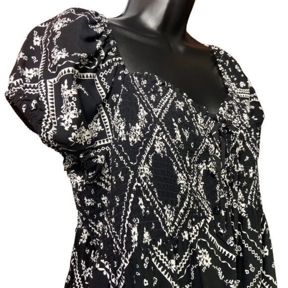 No Boundaries Black & White Stretch Elastic Scoop Neck Blouse Size XXXL (21) NWT - Picture 2 of 10